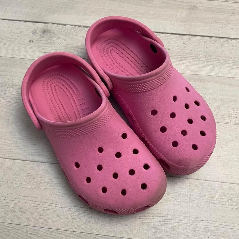 Crocs pink juniors size 4‎